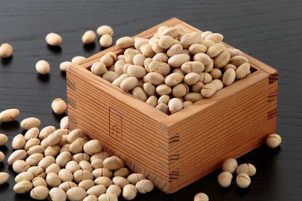 背景を黒っぽい小豆色のお盆に変えて撮影