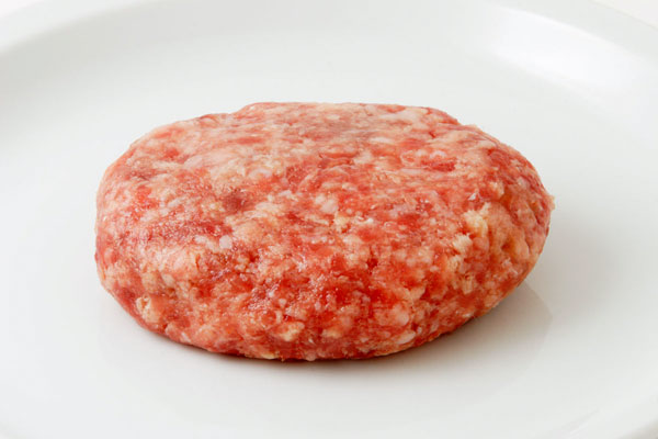 ハンバーグ 生 1個のアップ 画像2 料理素材 フリー写真素材