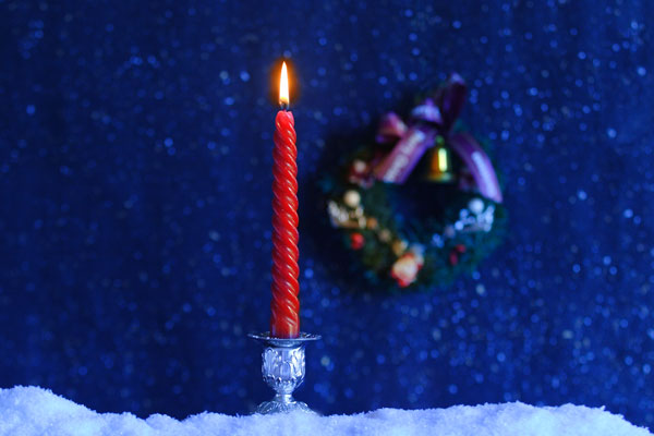 赤いキャンドル クリスマスリース 画像1 無料写真素材