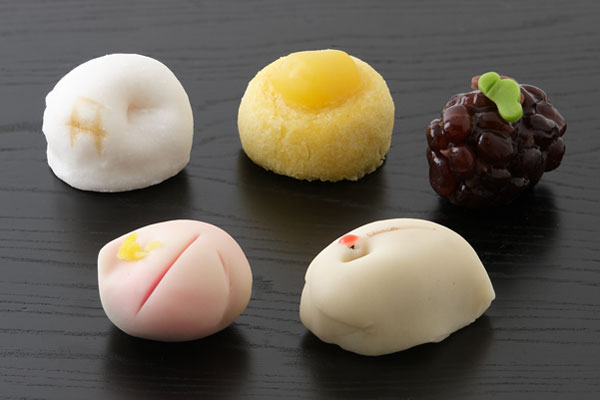 和菓子 集合5個 画像1 無料写真素材　
