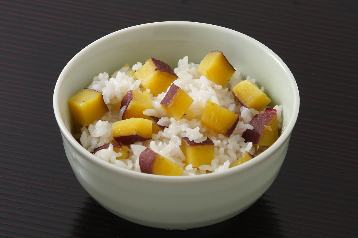 g62-4985　サツマイモご飯
