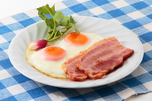 ベーコンと目玉焼き ベーコンエッグ 画像1 無料写真素材 「花ざかりの森」