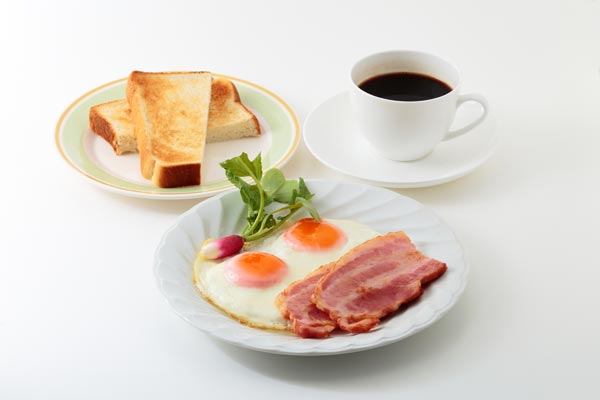 ベーコンエッグ トースト コーヒー 朝食 画像3 無料写真素材 「花ざかりの森」