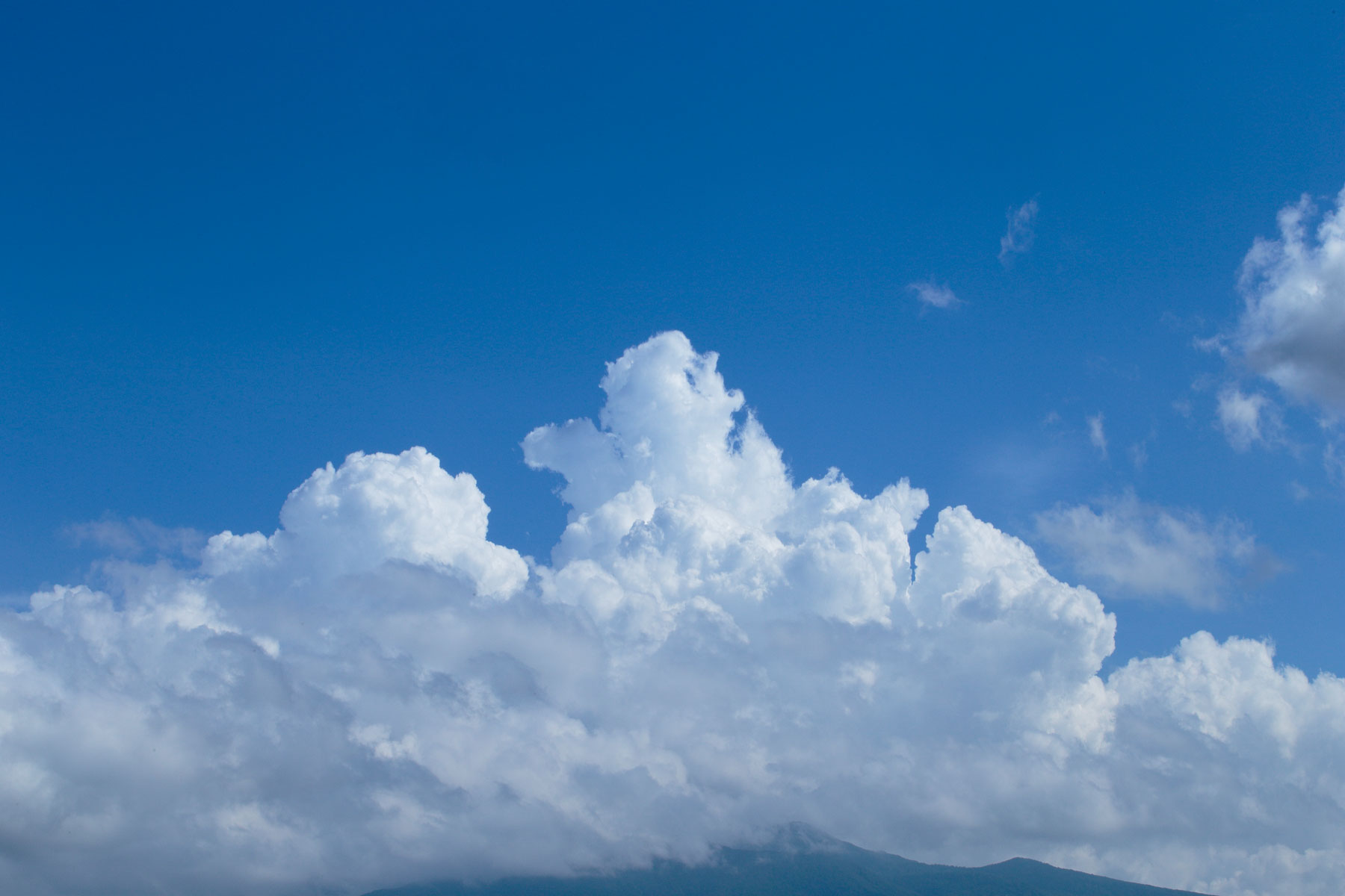 i71l-3254　夏雲 入道雲
