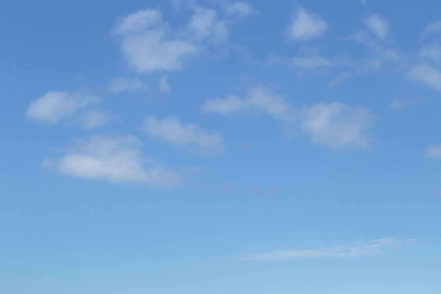 i72l-3480　青空と雲