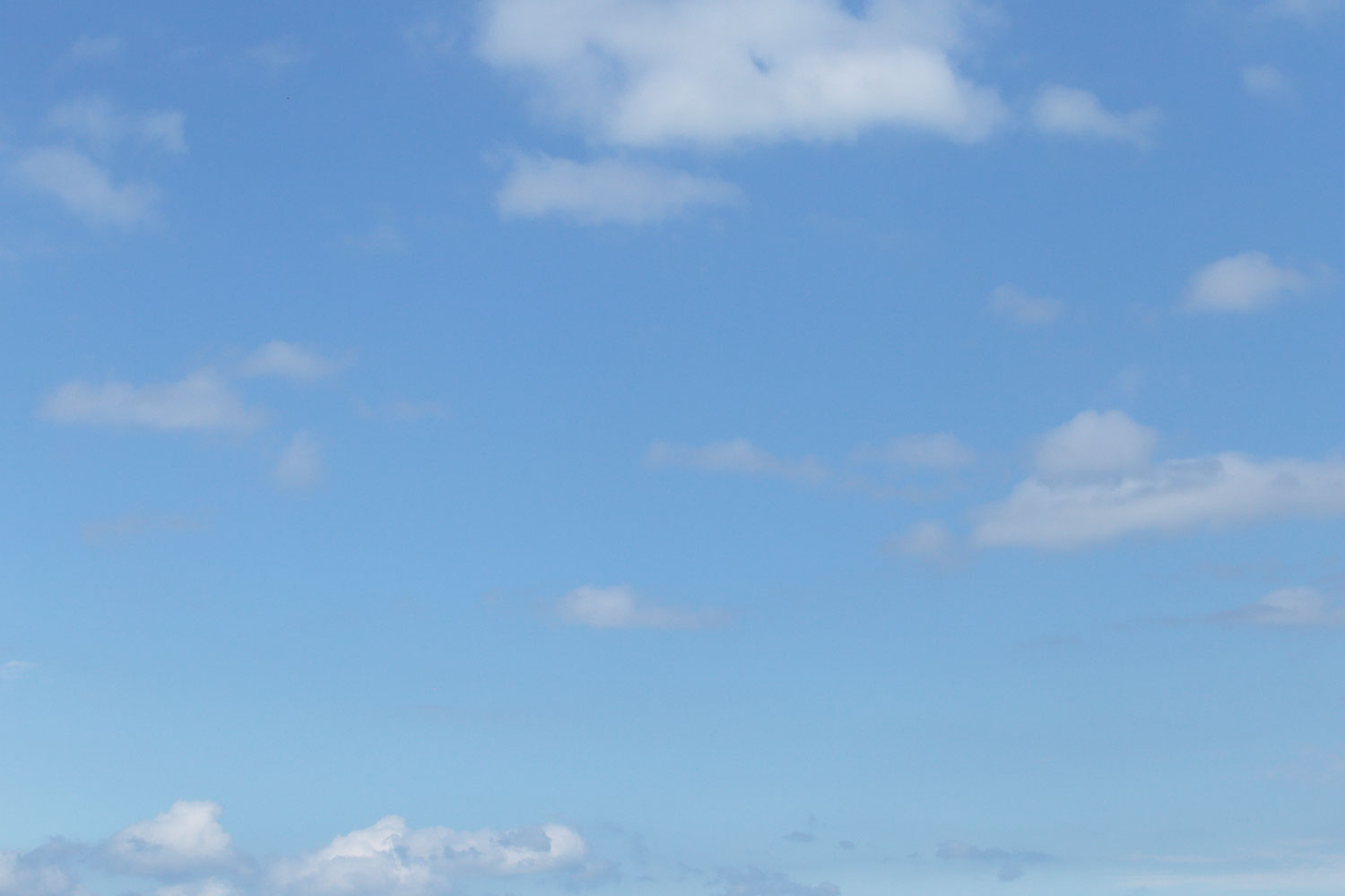 i72l-3484　青空と雲