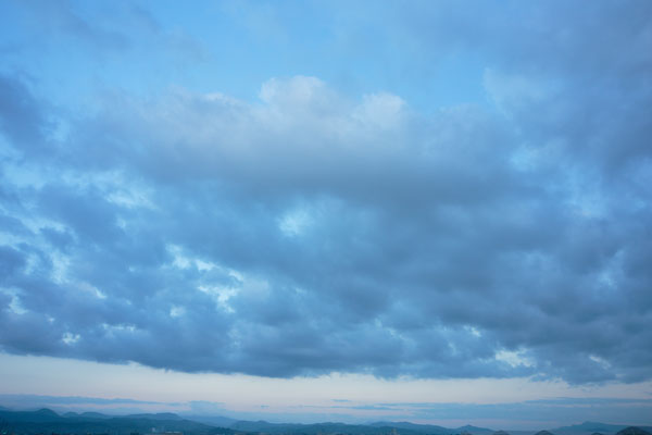 暮れてゆく空の色と雲 フリー画像 フリー写真素材