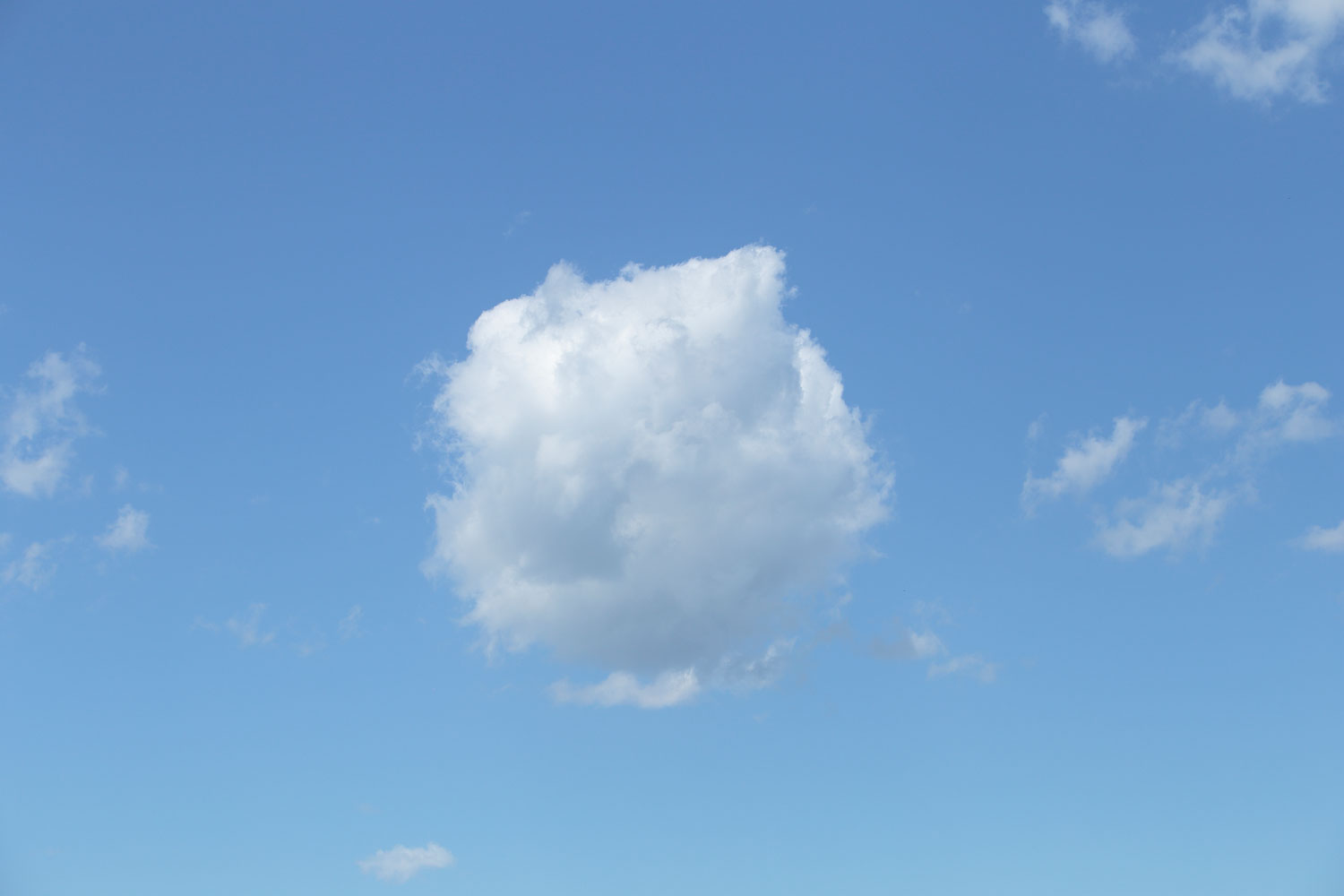 i76l-4226　青空と雲