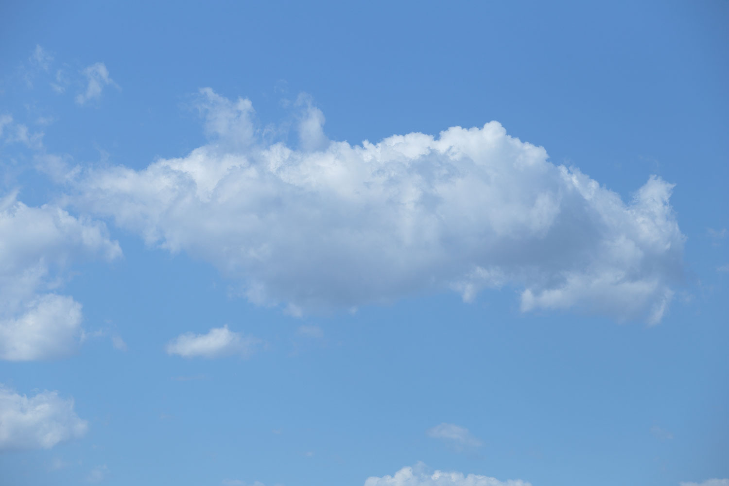 i76l-4231　青空と雲